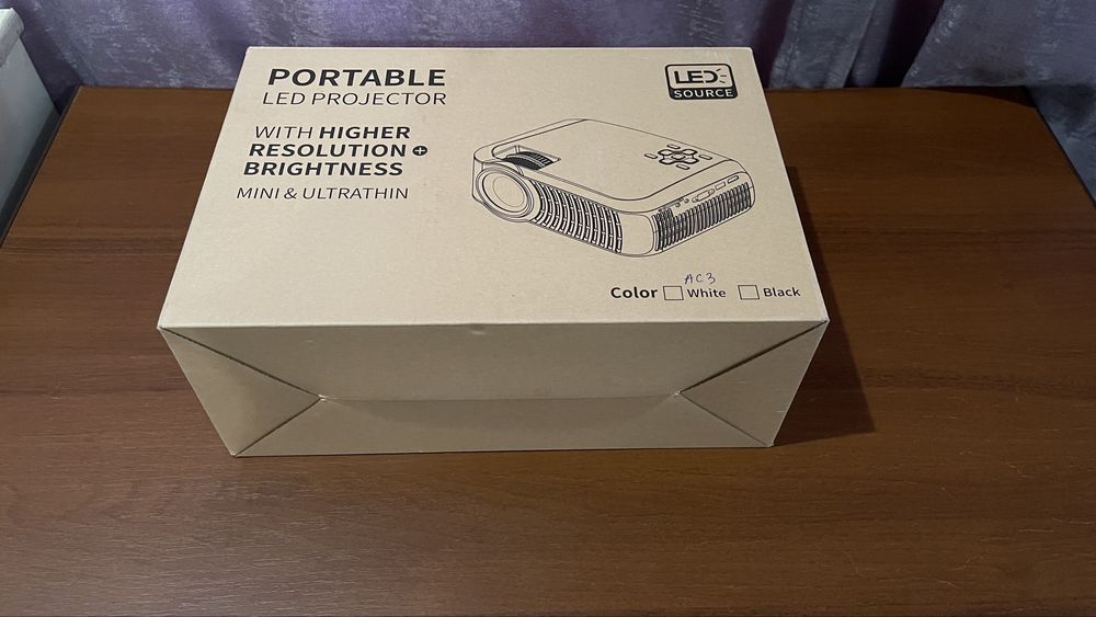Портативний LED-проектор Touyinger, білий