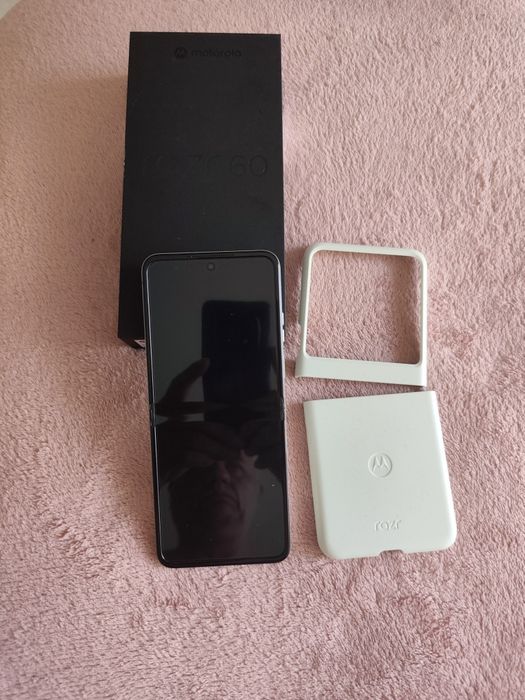 Motorola Razr 60 5g 8/256gb fabrycznie nowa