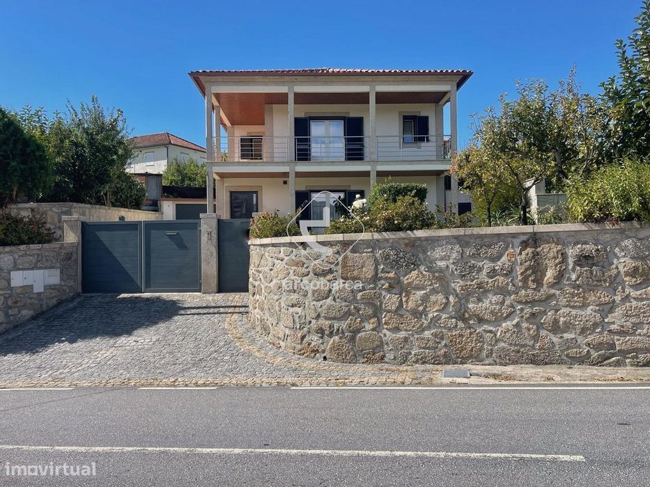 Moradia T4 - Couto - Arcos de Valdevez