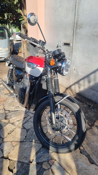 Triumph bonneville t100
