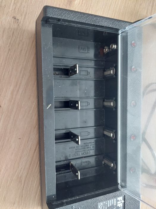 Ładowarka do akumulatorków AA AAA