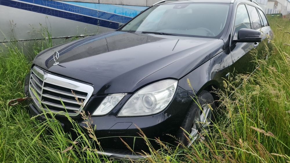 Maska pokrywa silnika Mercedes W212 E-klasa stan bdb oryginalny lakier kod 040 czarny duży wybór części