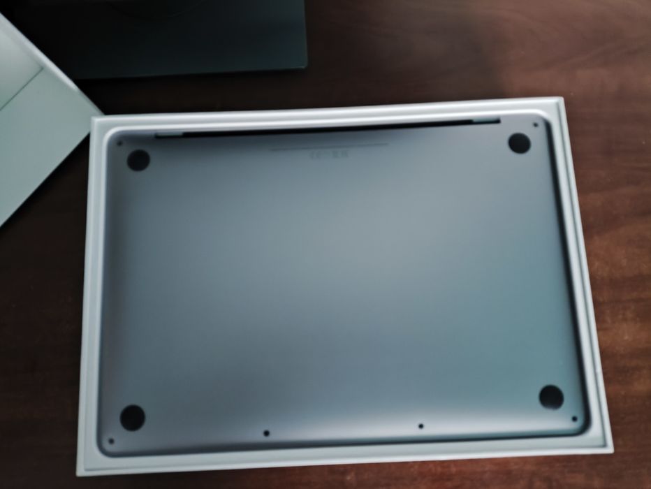 Продам Macbook A1708