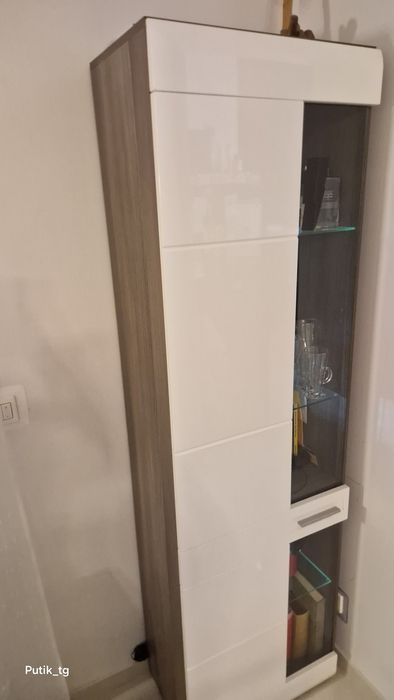 Witryna brw LED podświetlana  kolor biały i dąb