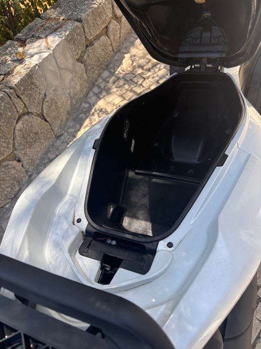 Motocicleta pcx branca