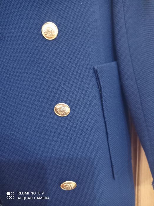 Zara. Casaco azul marinho com botões dourados. Novo.