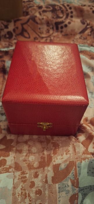 Caixa de relógio vermelha