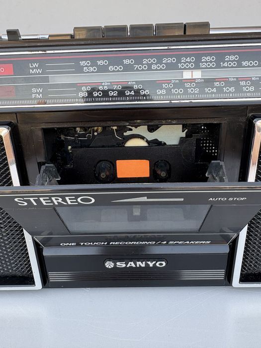4-діапазонний стереомагнітофон Sanyo M 9703L