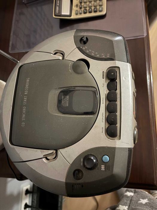 Magnetofon Philips na kasety i płyty CD