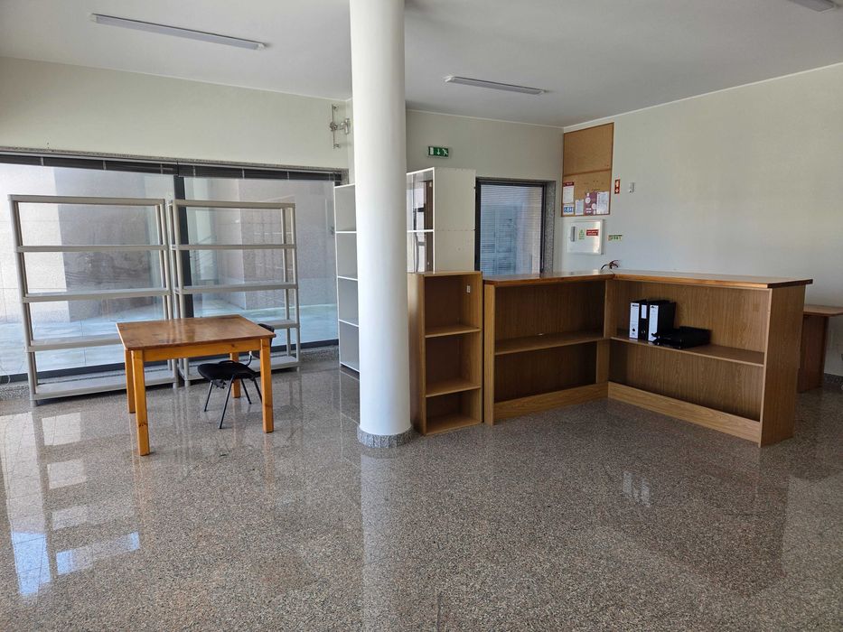 Loja comercio e serviços - Praça da Suavila