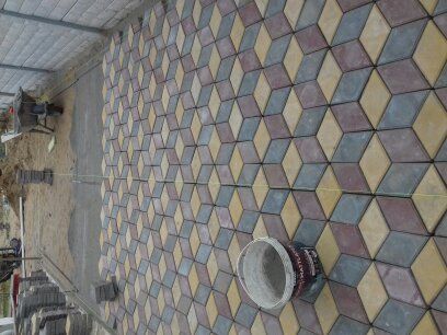 Укладка тротуарной плитки.