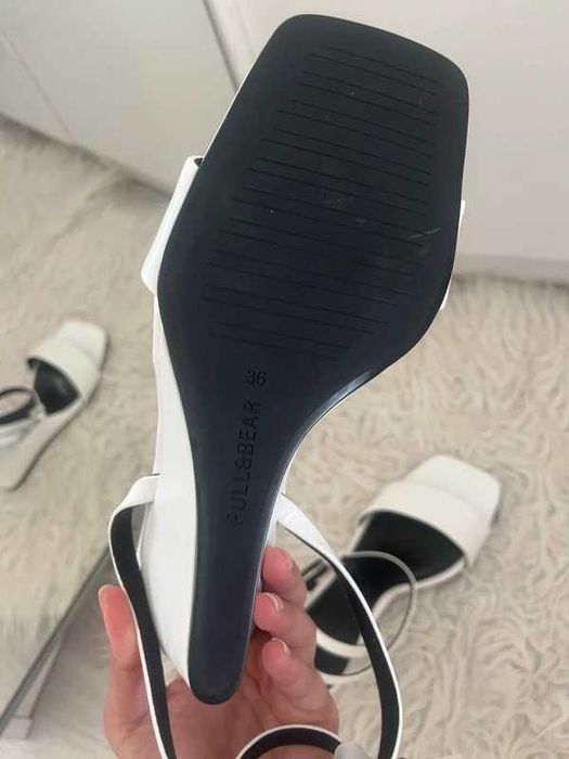 *Nowe* Białe sandałki na koturnie Pull&Bear r.36