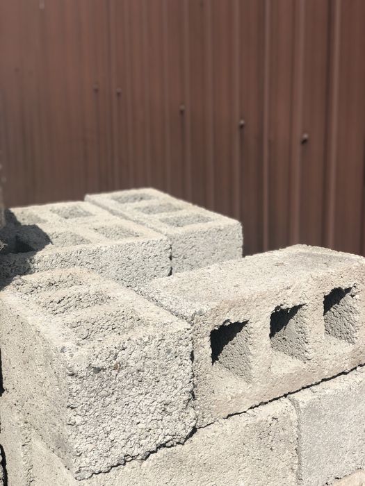 Шлакаблок, кирпич,