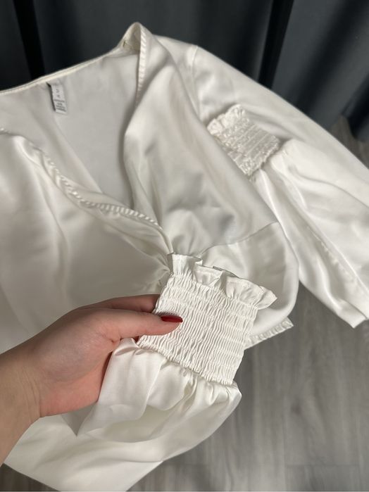 Біла,шовкова блуза