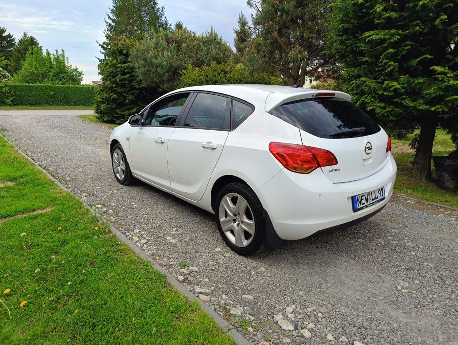 Opel Astra J 1.6 115 KM benzyna hatchback