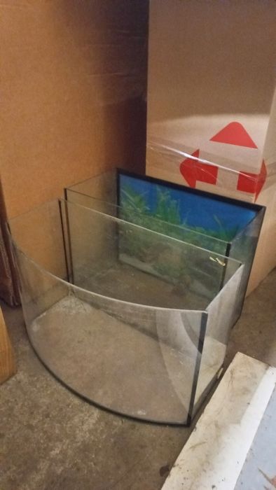 Два акваріума склянних