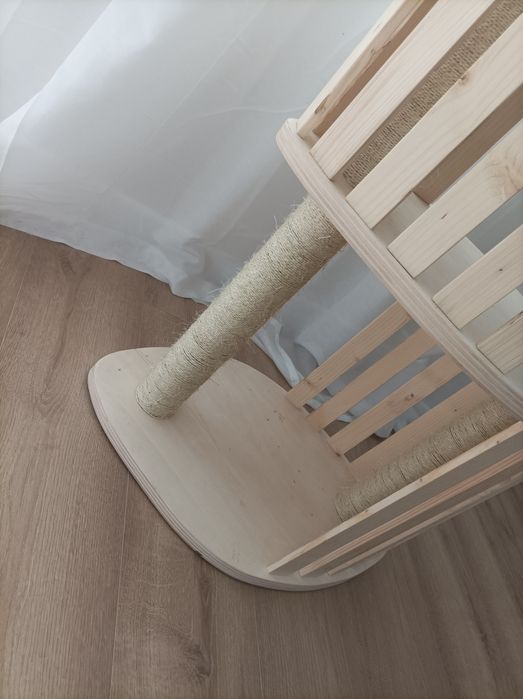 Ręcznie robiony drapak dla kota – 3-poziomowy, drewniany, stylowy