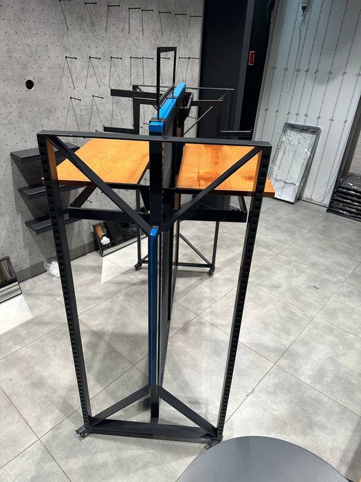 Торговое оборудование/ стойки на колесах/ стелажи в магазин/ лайтбоксы