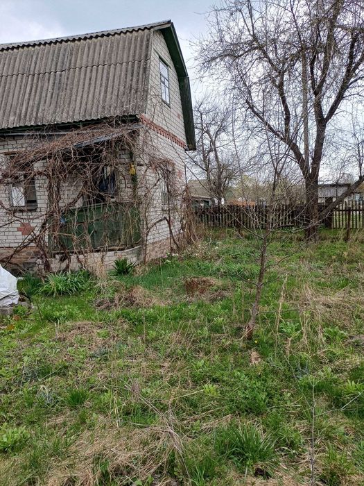 Продається двоповерхова цегляна дача в ст «Вікторія» з можливістю прописки!