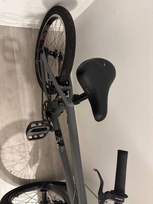 Vendo BMX cinzenta