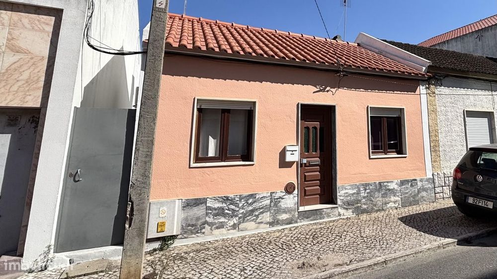 Moradia T3 geminada com logradouro em Pinhal Novo - Sul