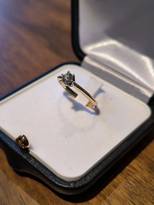 Pierścionek z diamentem brylantem 0.3 CT E VS1 certyfikat