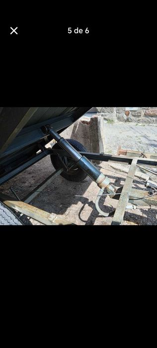 Trator com alfaias e reboque