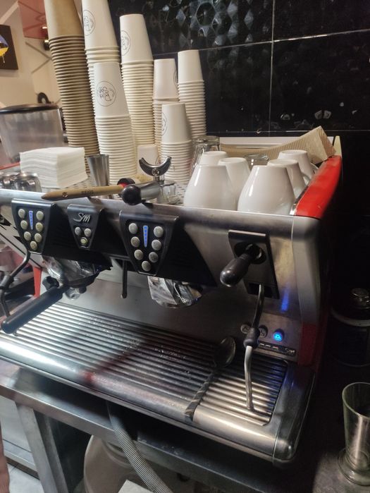 Продам двухпостовую профессиональную кофемашину