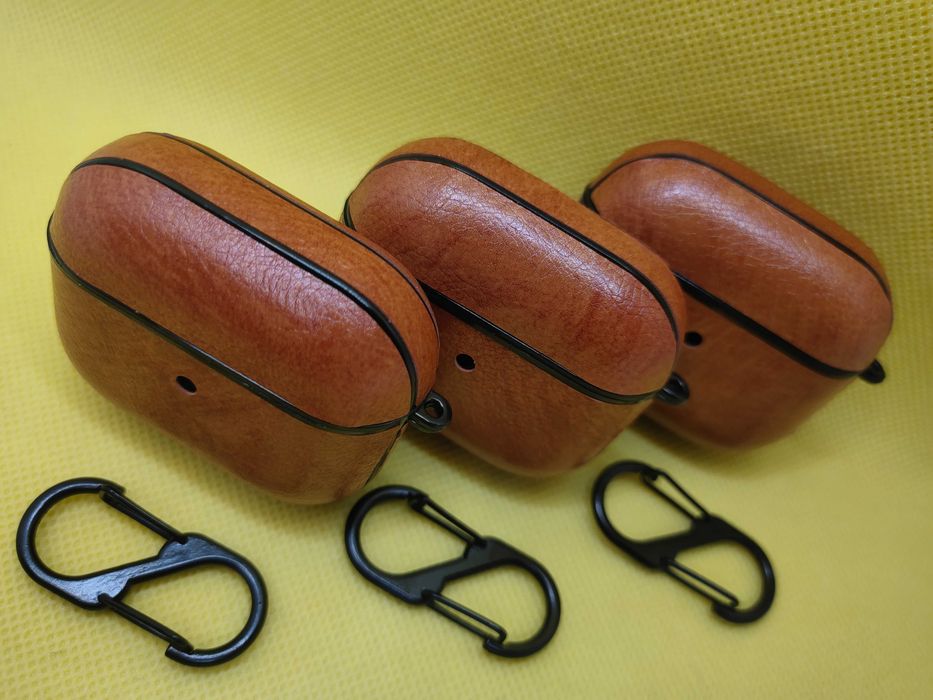 Чехол на наушники Apple AirPods 3 (Light Brown) + карабин