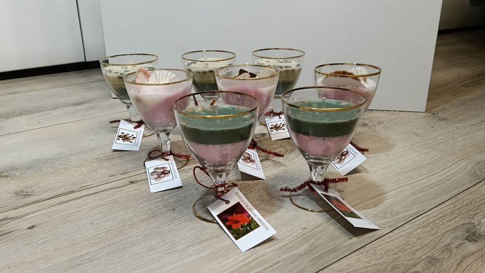 Świece w kieliszkach