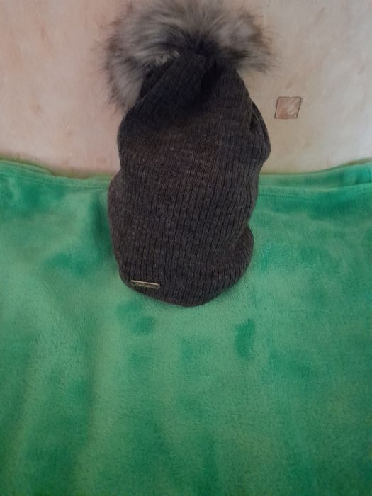 Czapka Damska z Pomponem