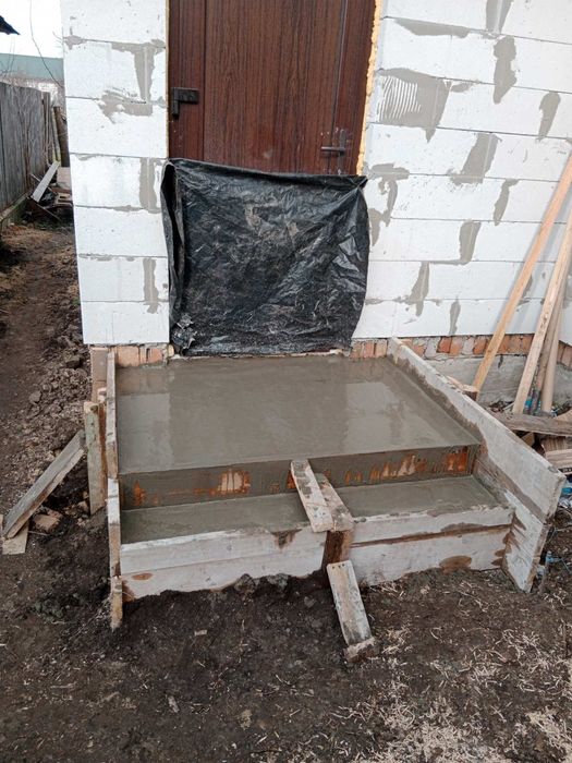 Заливка бетонних сходів,моноліт,опалубка.