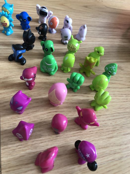 Coleção Gogos no total de 86 bonecos .