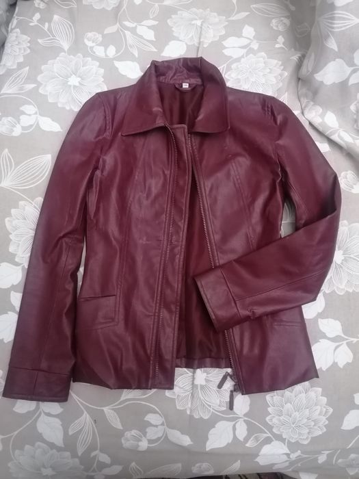 Vários casacos muito bem estimados