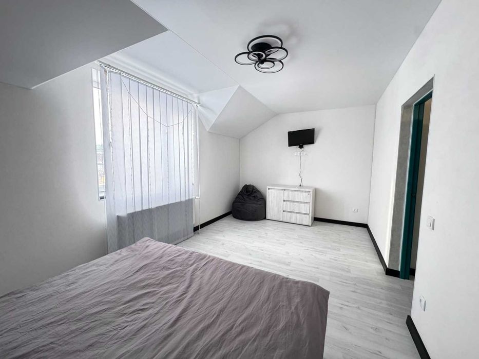 Продаж сучасного таунхауса з готовим ремонтом