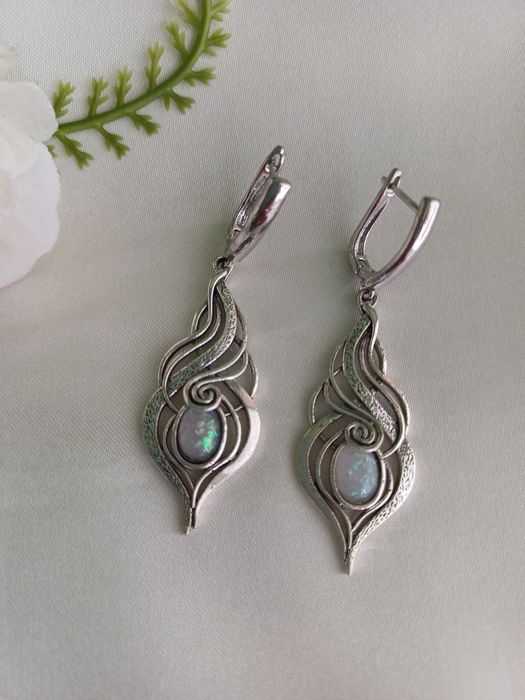 Długie Kolczyki z Opalem