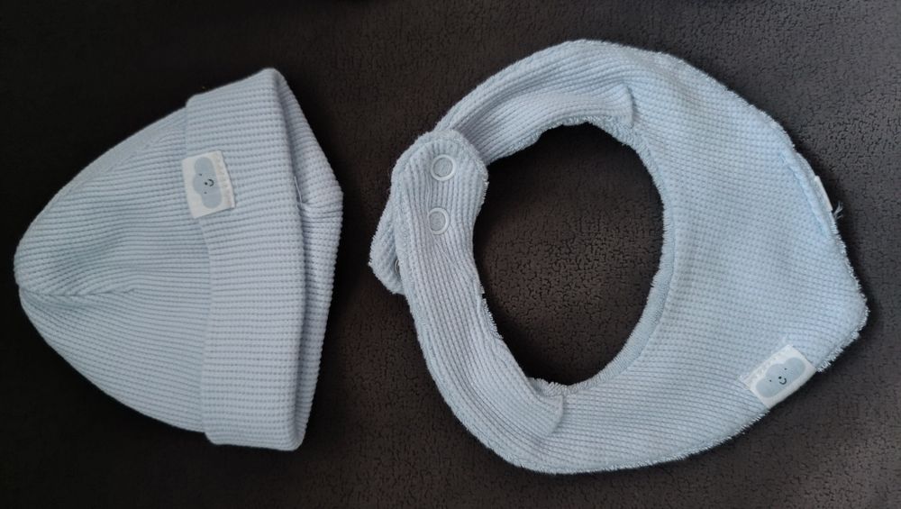 Czapka i chustka (śliniak)