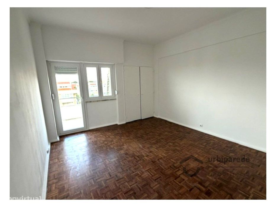 Apartamento T2 remodelado, Figueirinha Oeiras.