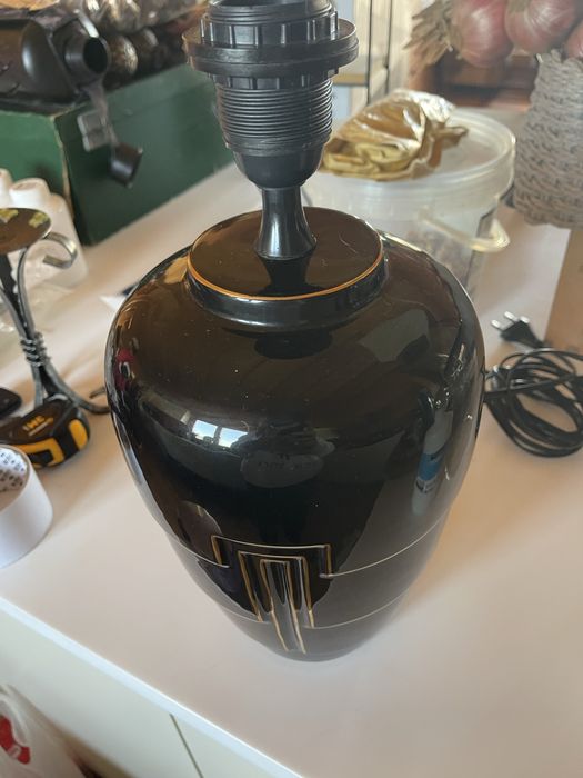 Candeeiro preto em cerâmica