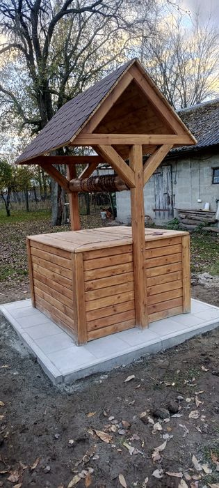 Zabudowa studni z zadaszeniem