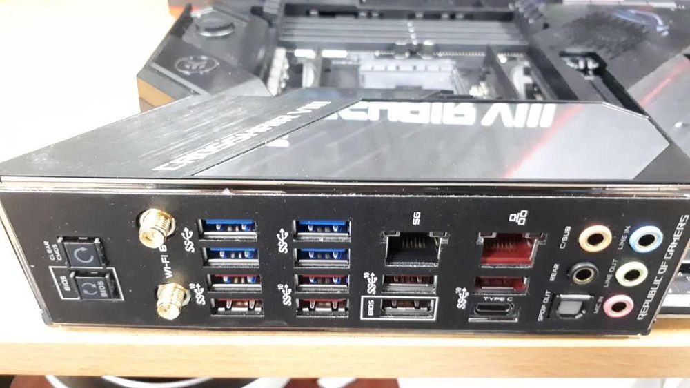 Материнська плата Asus ROG Crosshair VIII Formula