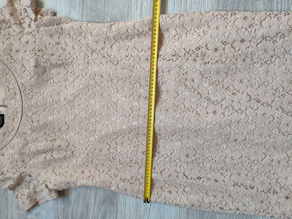 Koronkowa sukienka 46