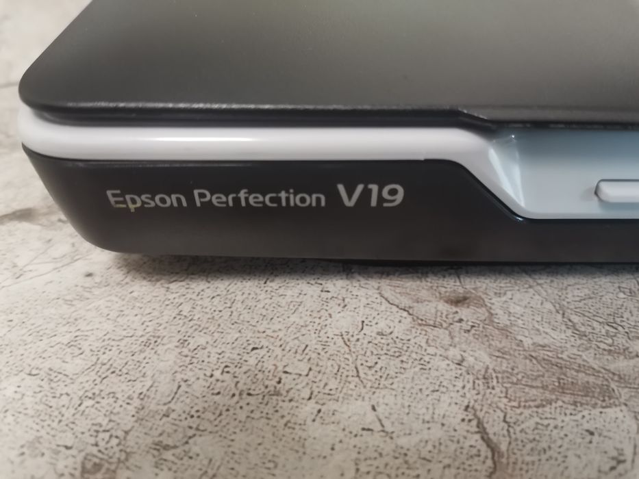 Сканер Epson Perfection V19