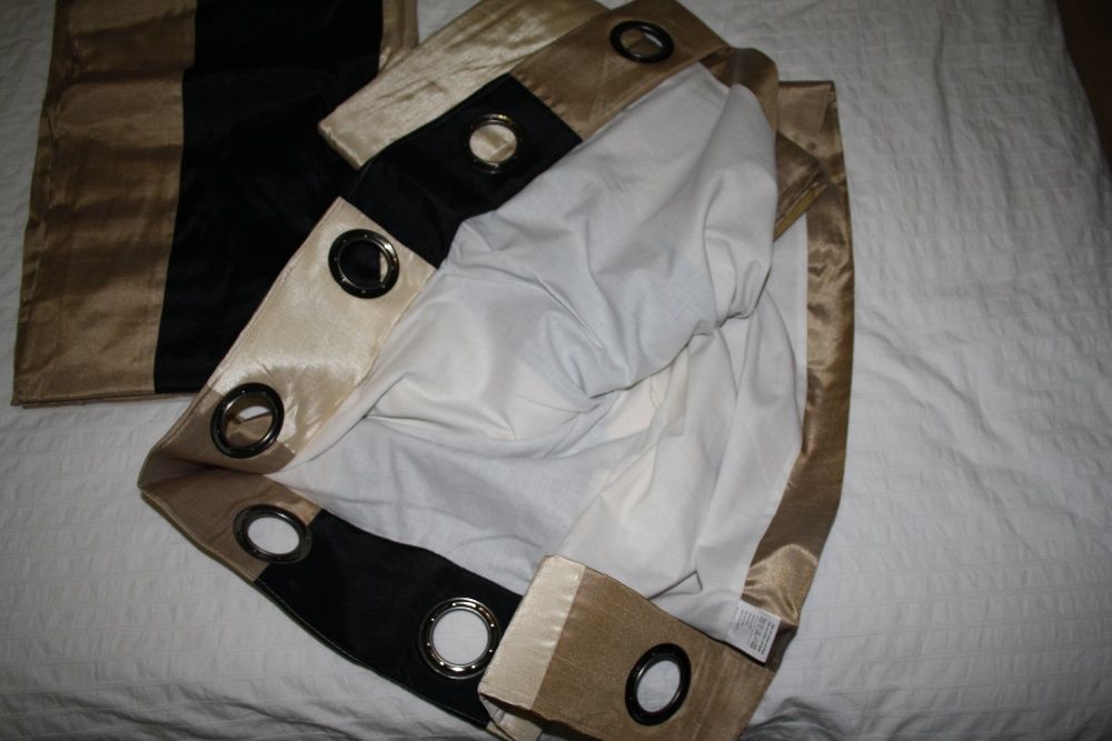 Conjunto de dois cortinados forrados Rio Sul Preto creme e dourado