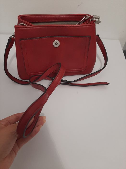 czerwona torebka na ramię