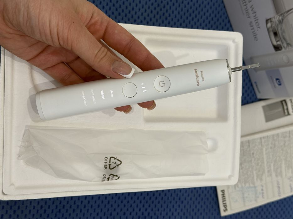 Зубна щітка електрична Philips Sonicare 9000