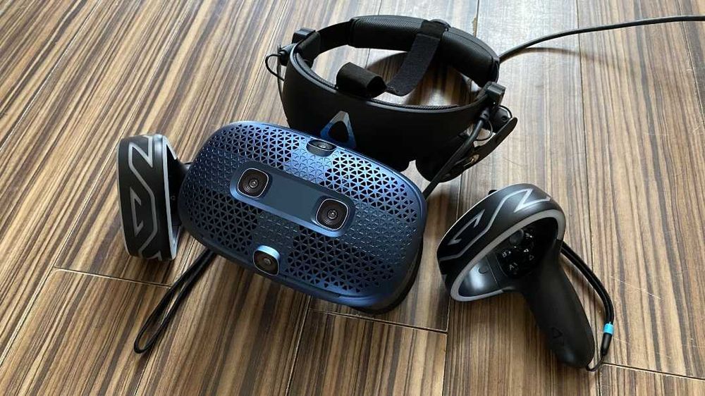 HTC Vive Cosmos VR-шолом у відмінному стані з повним комплектом