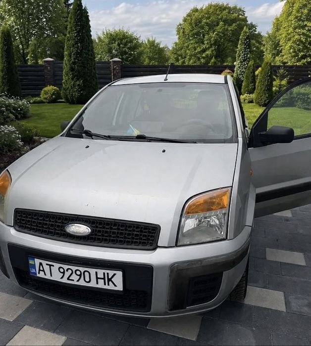 Машина Ford Fusion 2005 рік
