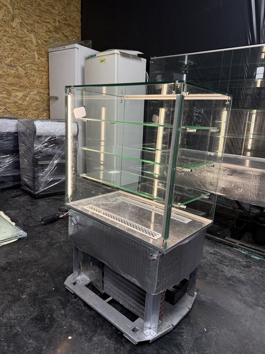 Витрина десертная холодильная Кондитерская витрина Куб холодильный