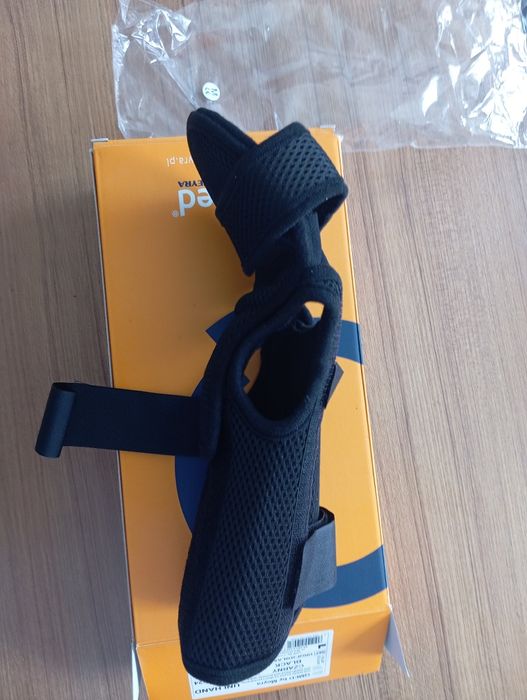 Orteza,szyna na dłoń i pszedramię